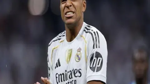 无私篮球成就团队凝聚，克莱自嘲：是否因我投篮过多？